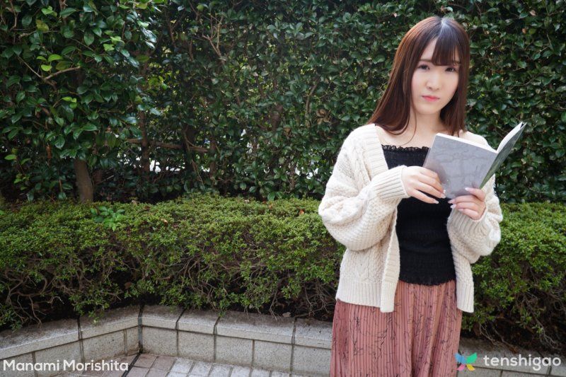 【無修正】清楚系色白美肌！與潮吹敏感身體的まなみ醬無套性交！