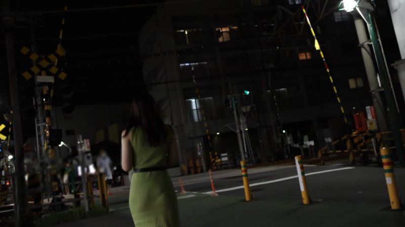 【32歲抖M太太】黑繪小姐【我已經無法忍耐了…！】貪婪地吞噬慾火難熄的慾求不滿肉棒的淫蕩妻子 本鵠沼站ー