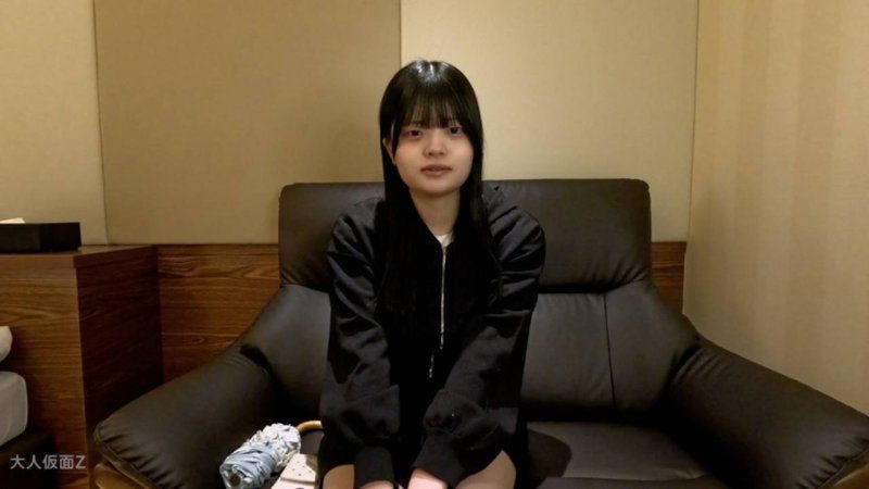 【素人初拍】真奈美(18歲)158公分45公斤C罩杯的瘦小乳房。明明很可愛，卻不知道為什麼答應了拍攝。最後進行了中出、深喉、玩具責備、肛門貫通ATM。