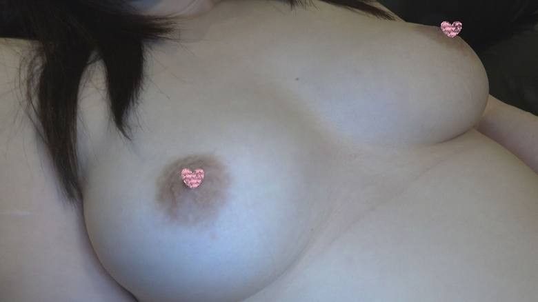 [私人拍攝] ☆初次素人☆F罩杯巨乳性感身材☆熱愛性愛的電動麥克風♥激烈瘋狂的口交♥射入她充滿受虐欲望的性感陰道♥※附贈額外內容