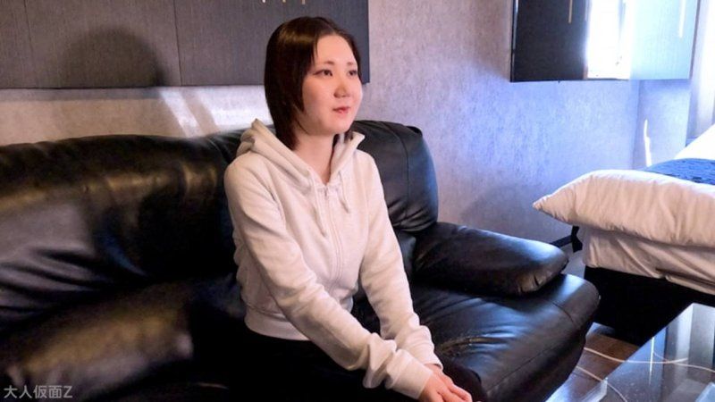 詩乃(19歲)鄉下素人第3次拍攝。這是內射,用電動按摩器強制自慰,以及用腳張開雙腿以蔬菜,山藥凌辱的影片的另一個角度